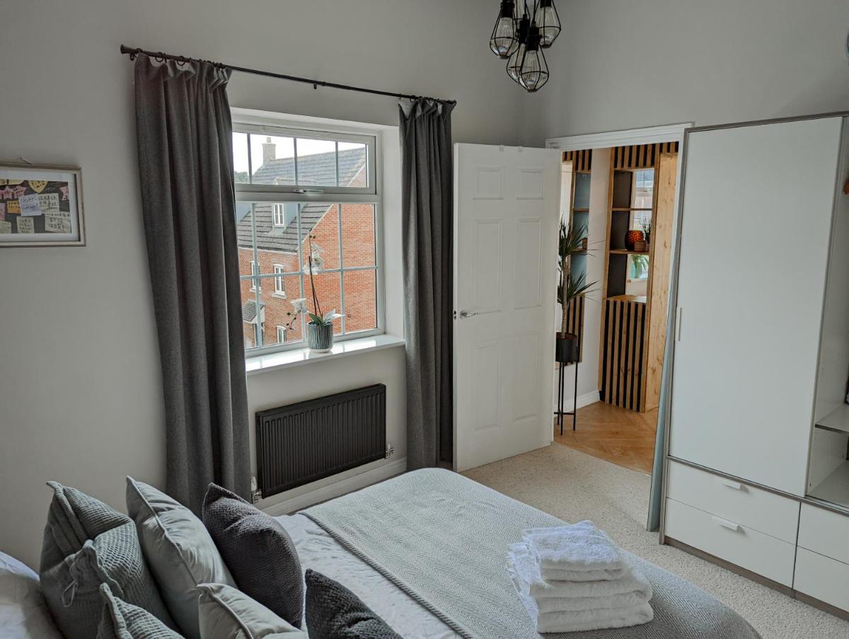 Spacious, Mid-Century 1 bedroom Apartment - Housity