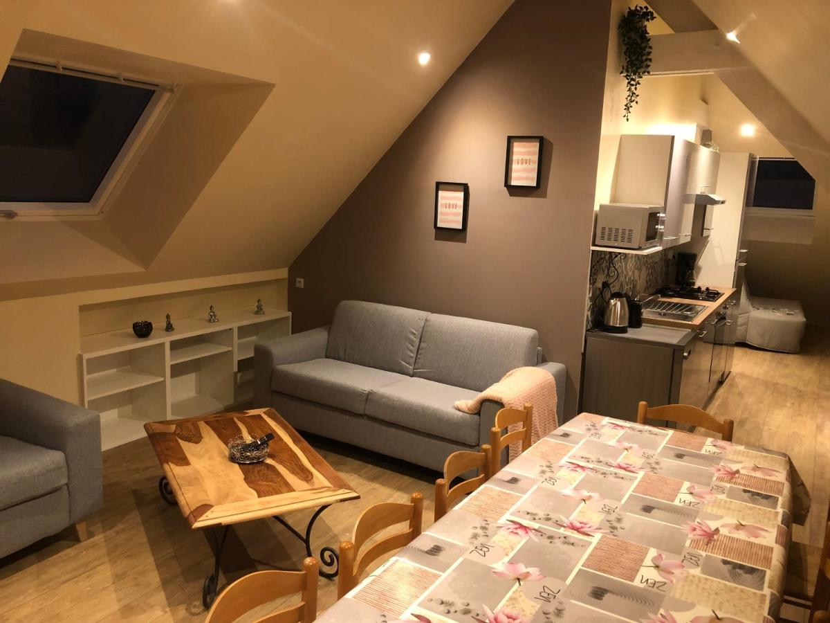 Logement @ 10 personnes avec piscine intérieure 31 degrés zoo de la FLECHE 24 h du Mans - Housity