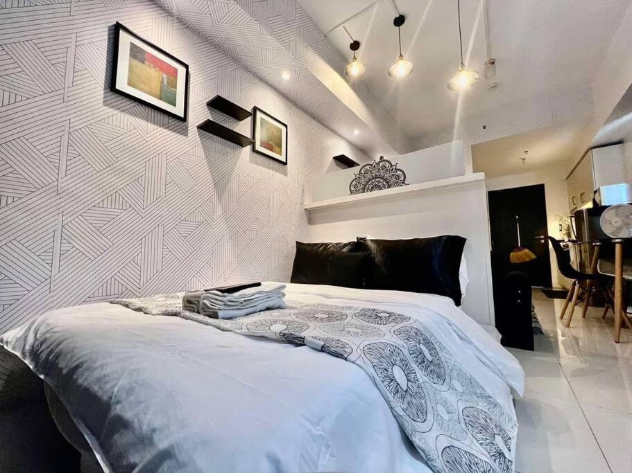 COMFORT CITY LIVING! POOL OPEN! NETFLIX & HBO GO! - Housity
