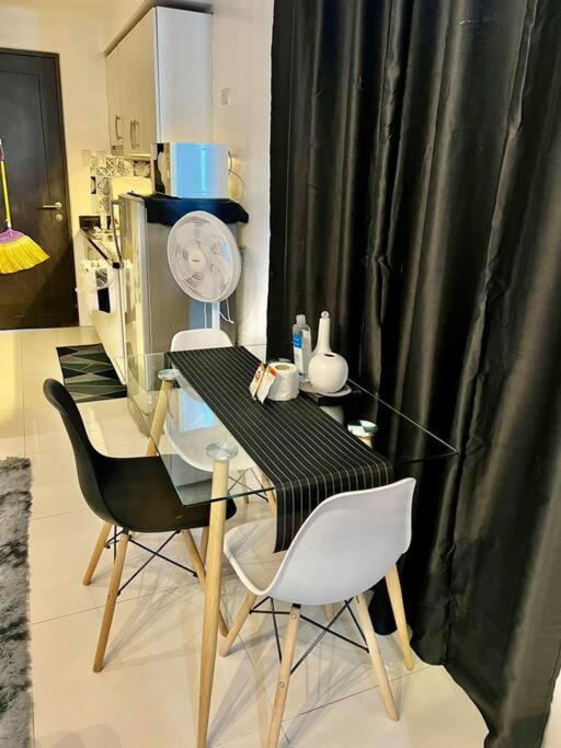 COMFORT CITY LIVING! POOL OPEN! NETFLIX & HBO GO! - Housity