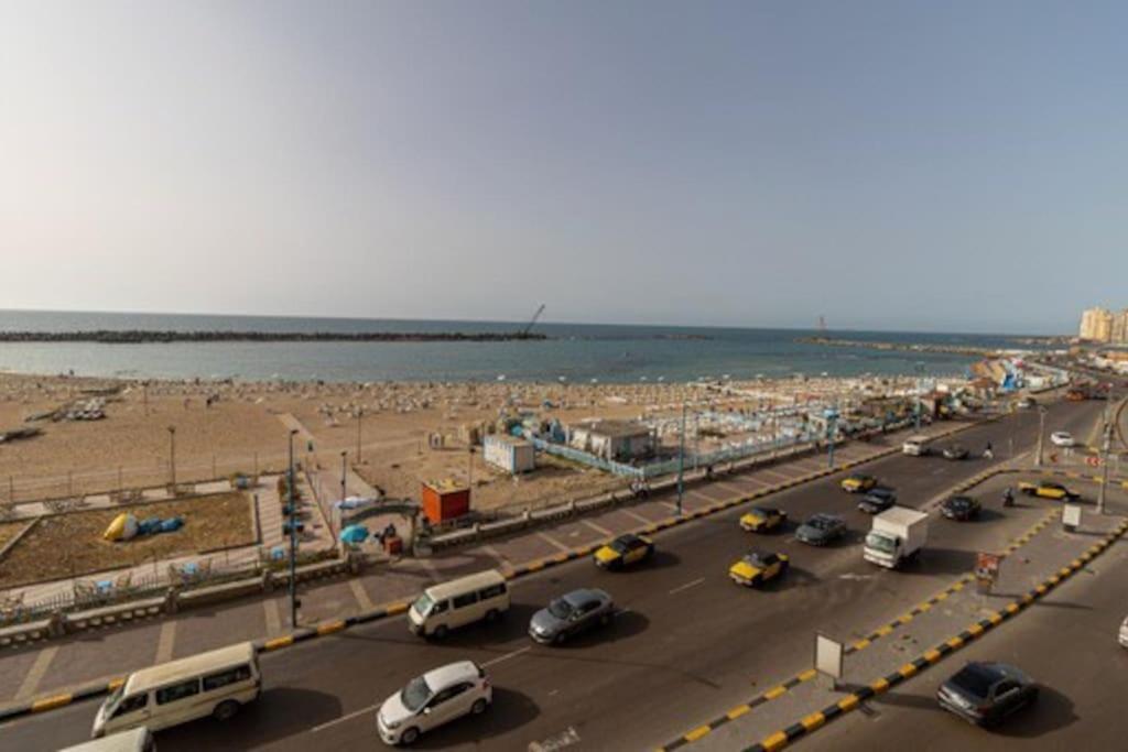 Lovely 3-bedroom beachfront rental unit - Housity
