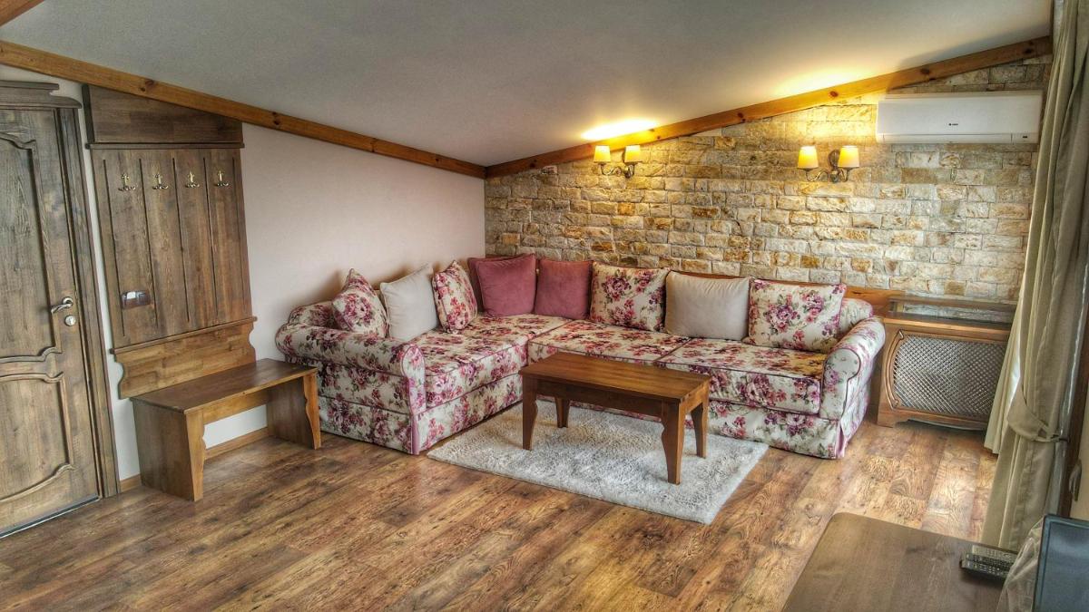 Комплекс Боже Име - Housity