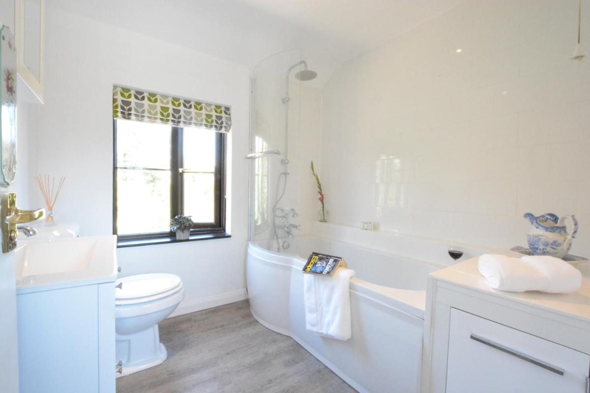 Pine Cottage - Housity