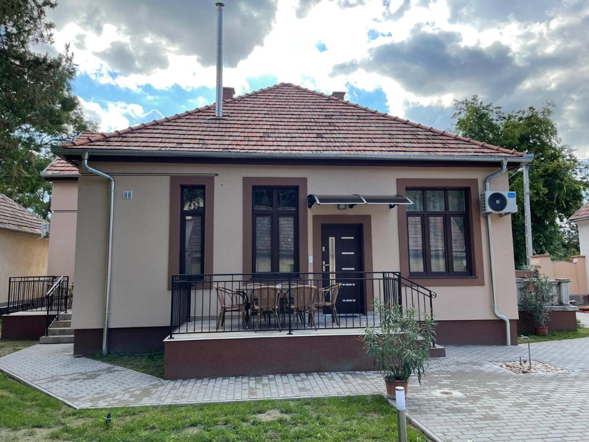 Kovács Apartmanház - Housity