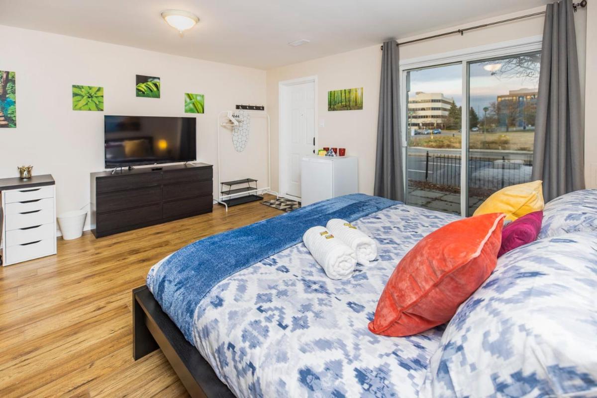 Modern Studio w King Bed - Central Ottawa - Housity