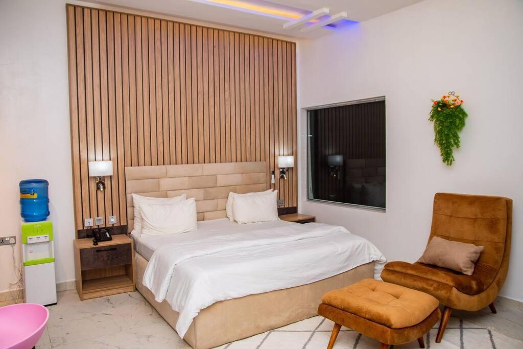 Maple studio+Gym+Snooker board Rhodabode Apt, Nile - Housity