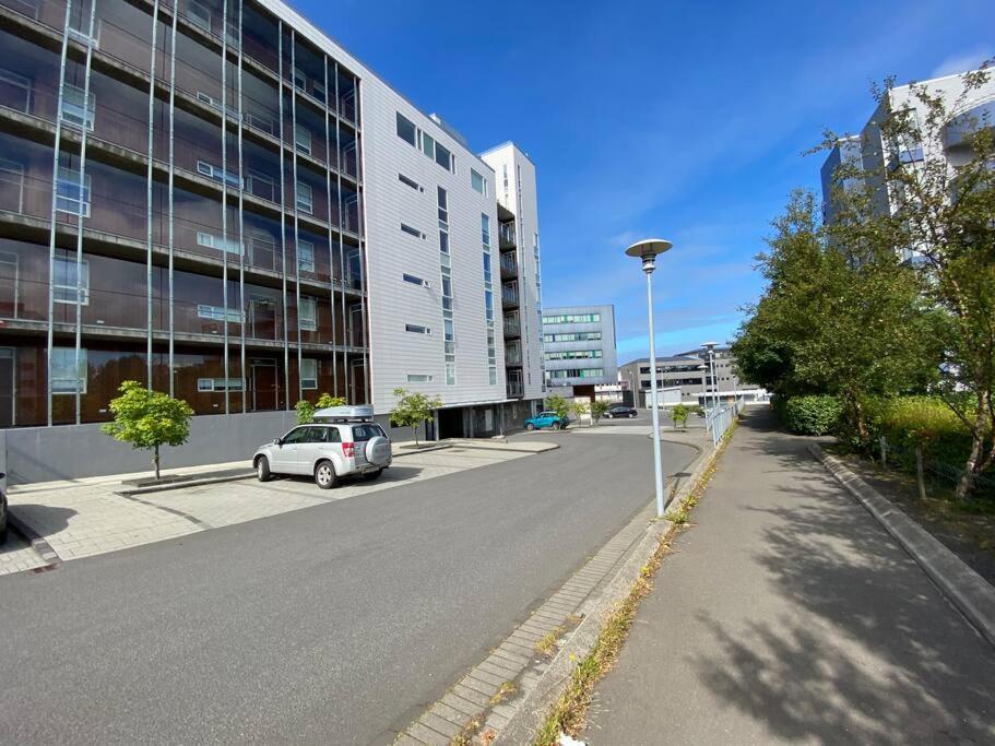 Lovely 1-bedroom Condo with free parking - Housity