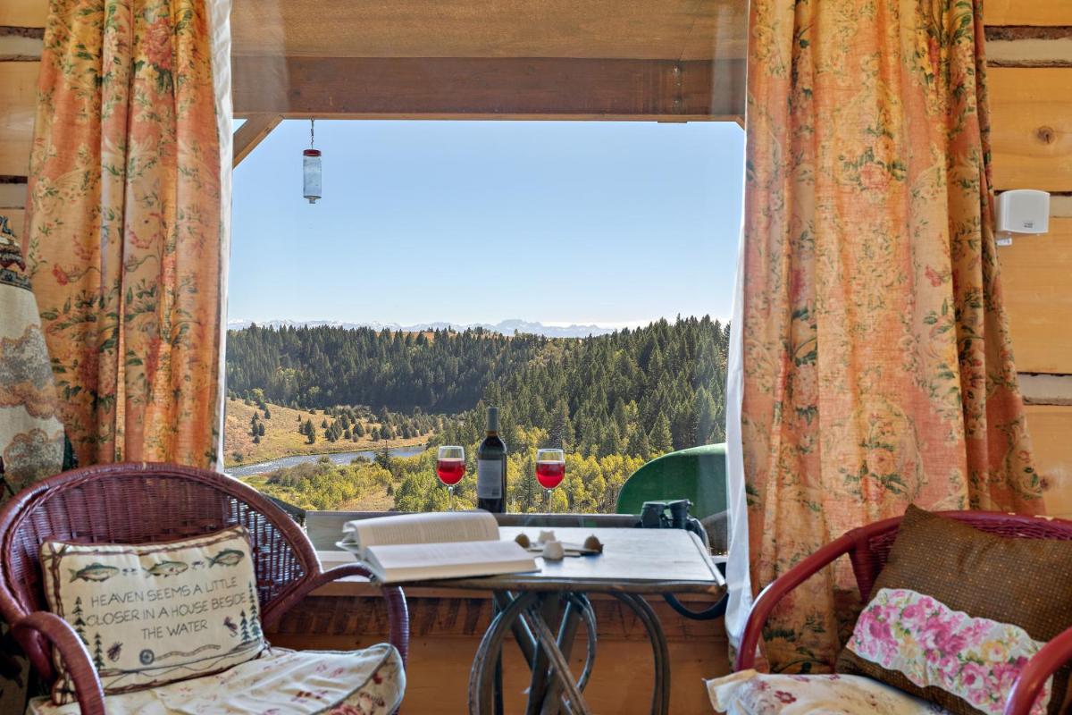 Lindas Perch by KABINO On Bank of Henrys Fork Mtn Views Fishing 6 acres Snake River WIFI - Housity