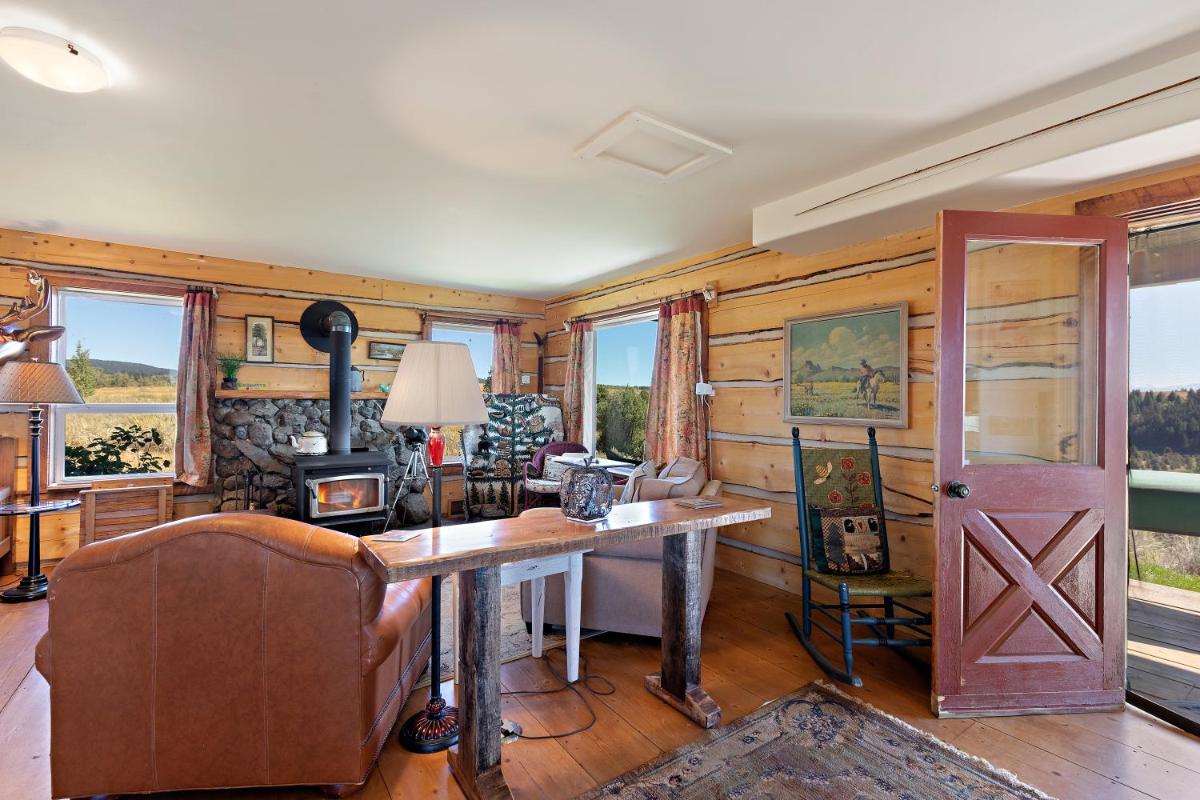 Lindas Perch by KABINO On Bank of Henrys Fork Mtn Views Fishing 6 acres Snake River WIFI - Housity