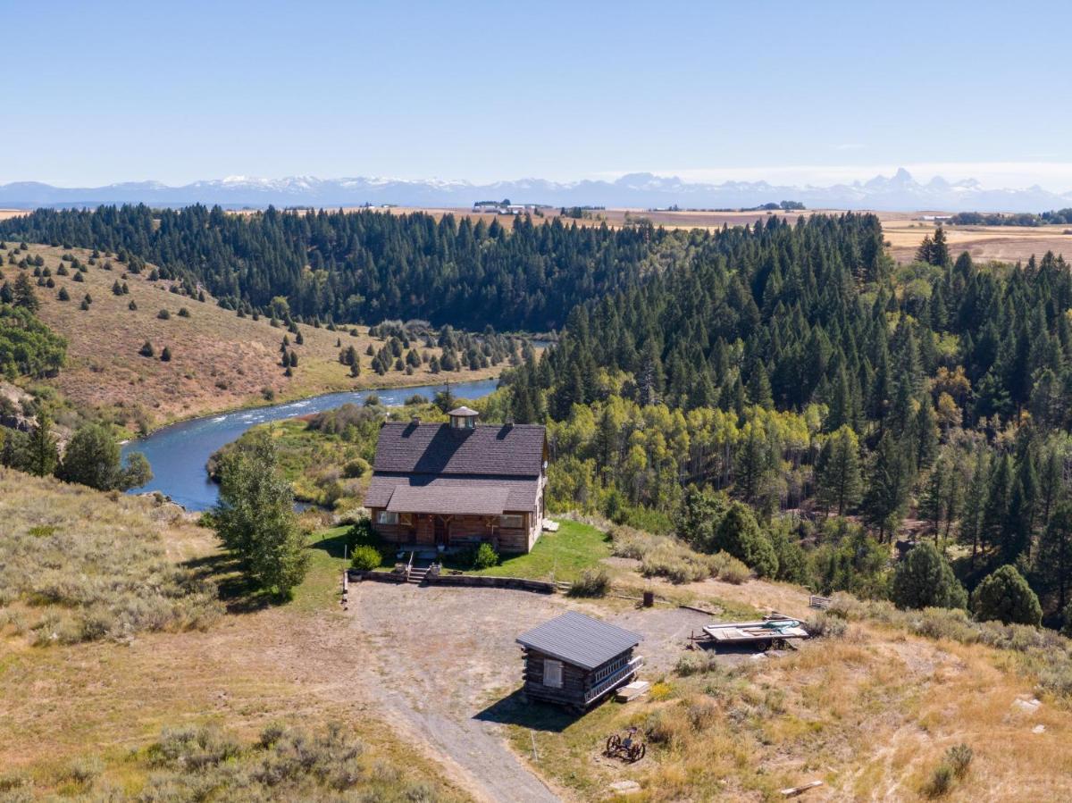 Lindas Perch by KABINO On Bank of Henrys Fork Mtn Views Fishing 6 acres Snake River WIFI - Housity