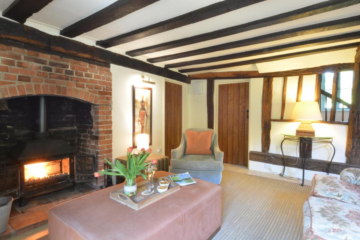 Rectory Farm Cottage, Rougham - Housity