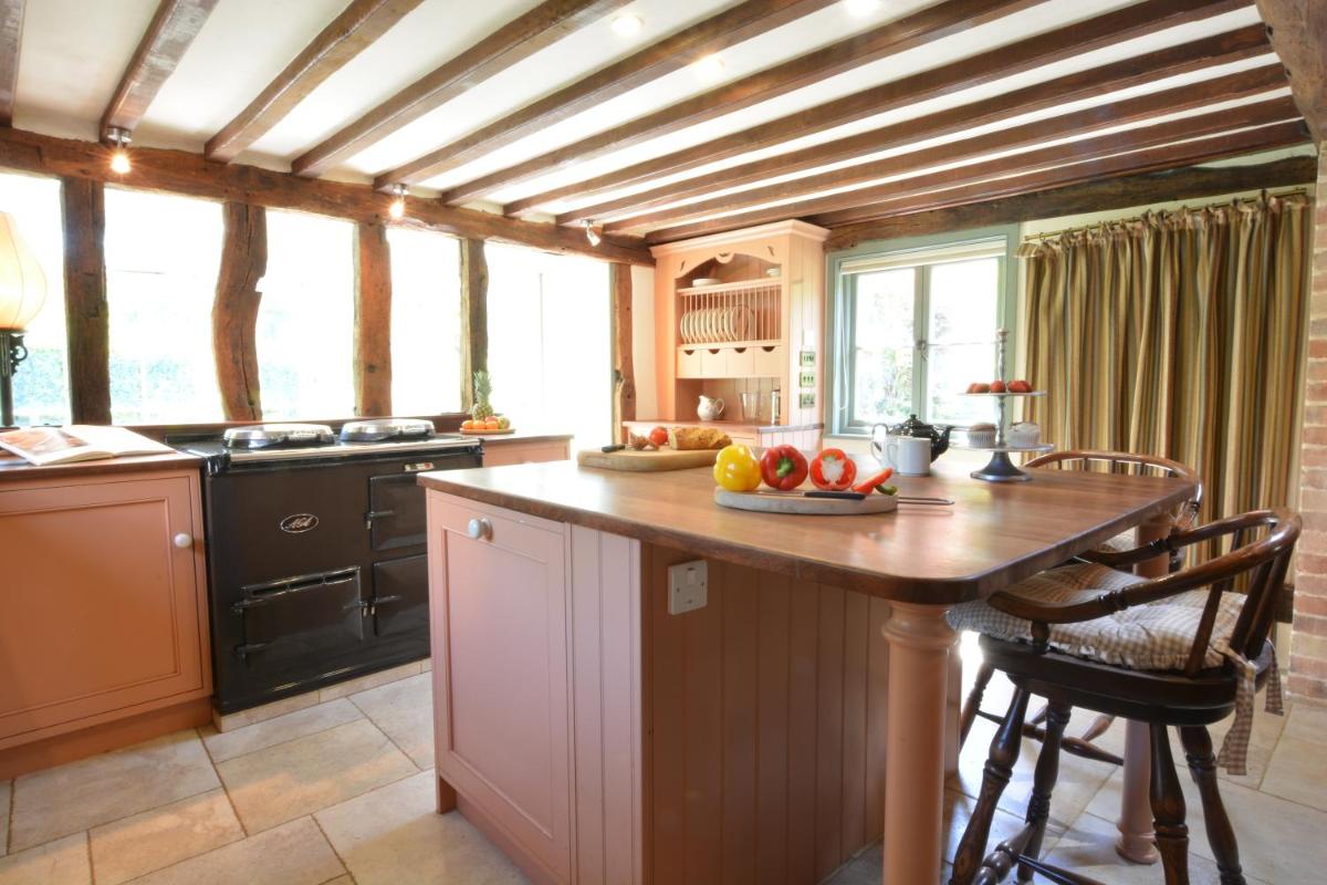 Rectory Farm Cottage, Rougham - Housity
