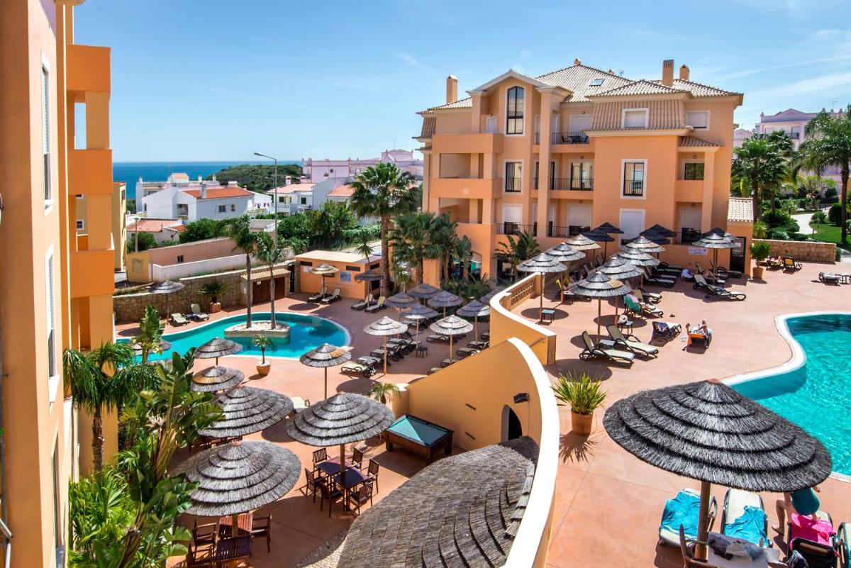 A piscina em ou perto de Estrela da Luz Resort