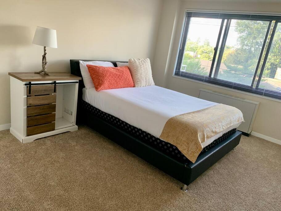 Downtown Silver Spring 2-bedroom 2-bath Unit - Housity