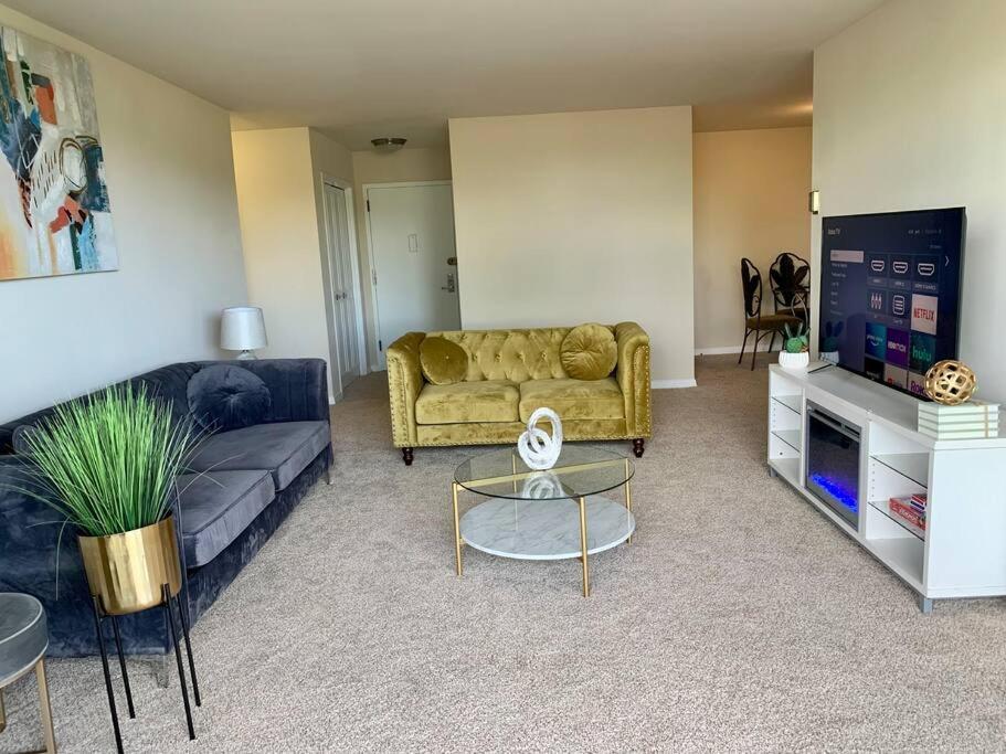 Downtown Silver Spring 2-bedroom 2-bath Unit - Housity