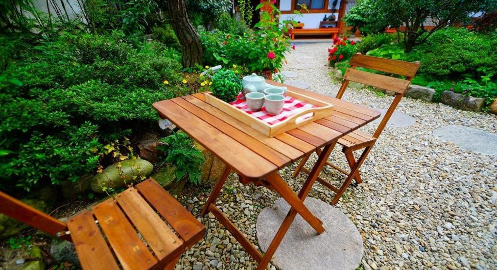 Jeonju Hanok Village Beautiful Garden House - Housity