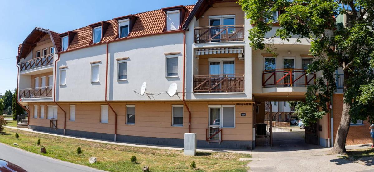 László Apartman - Hajdúszoboszló - Housity