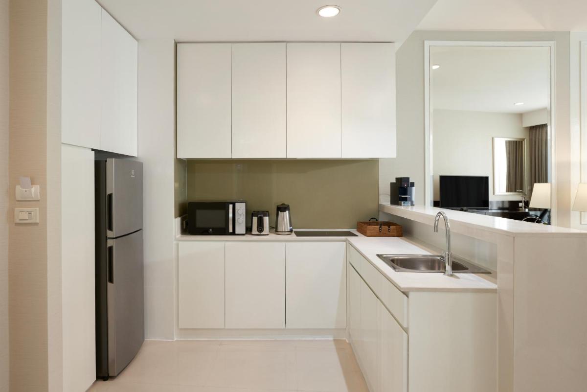 Dusit Suites Hotel Ratchadamri, Bangkok - Housity