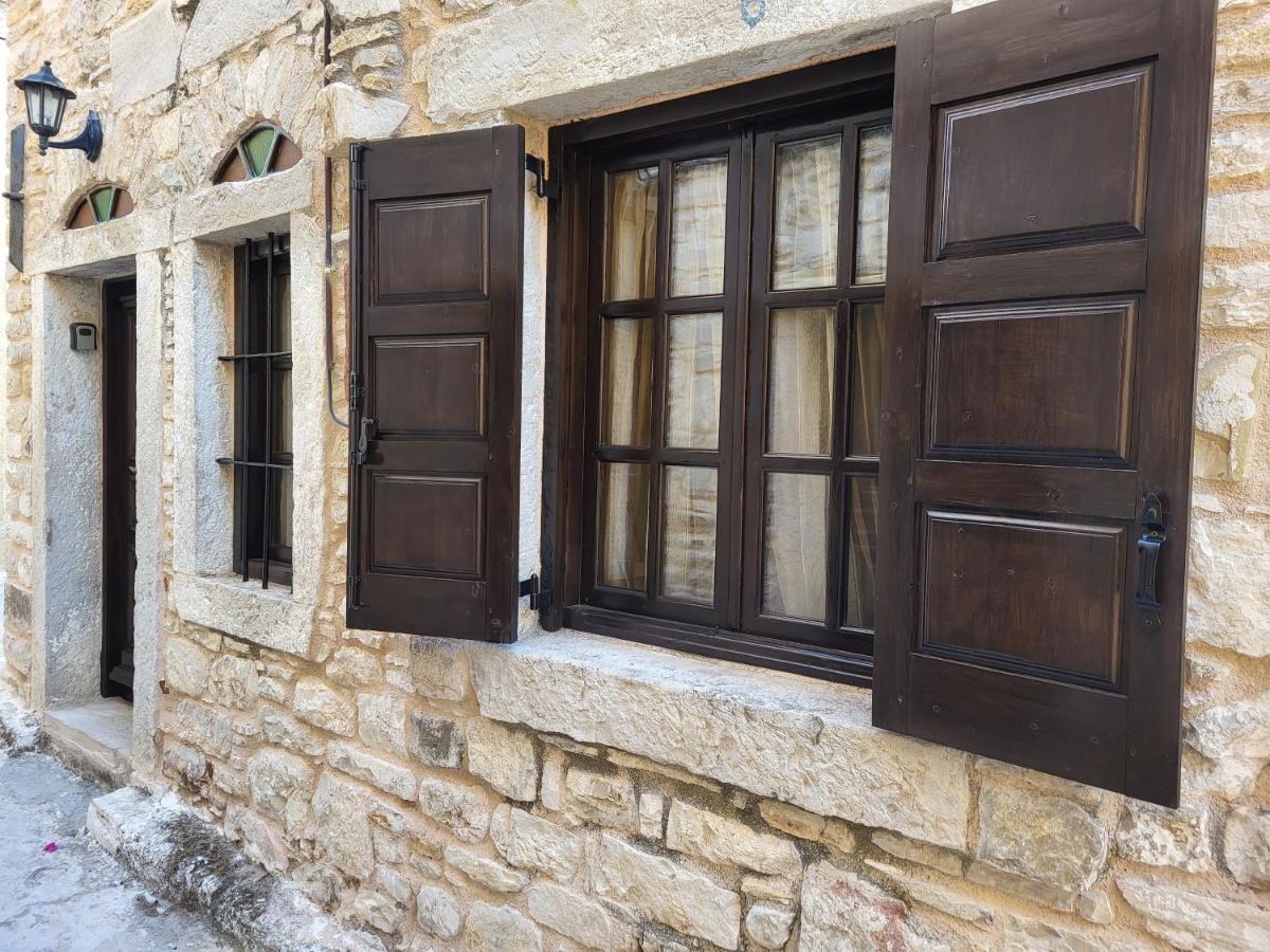 Traditional medieval Holiday House In Kalamoti - Housity