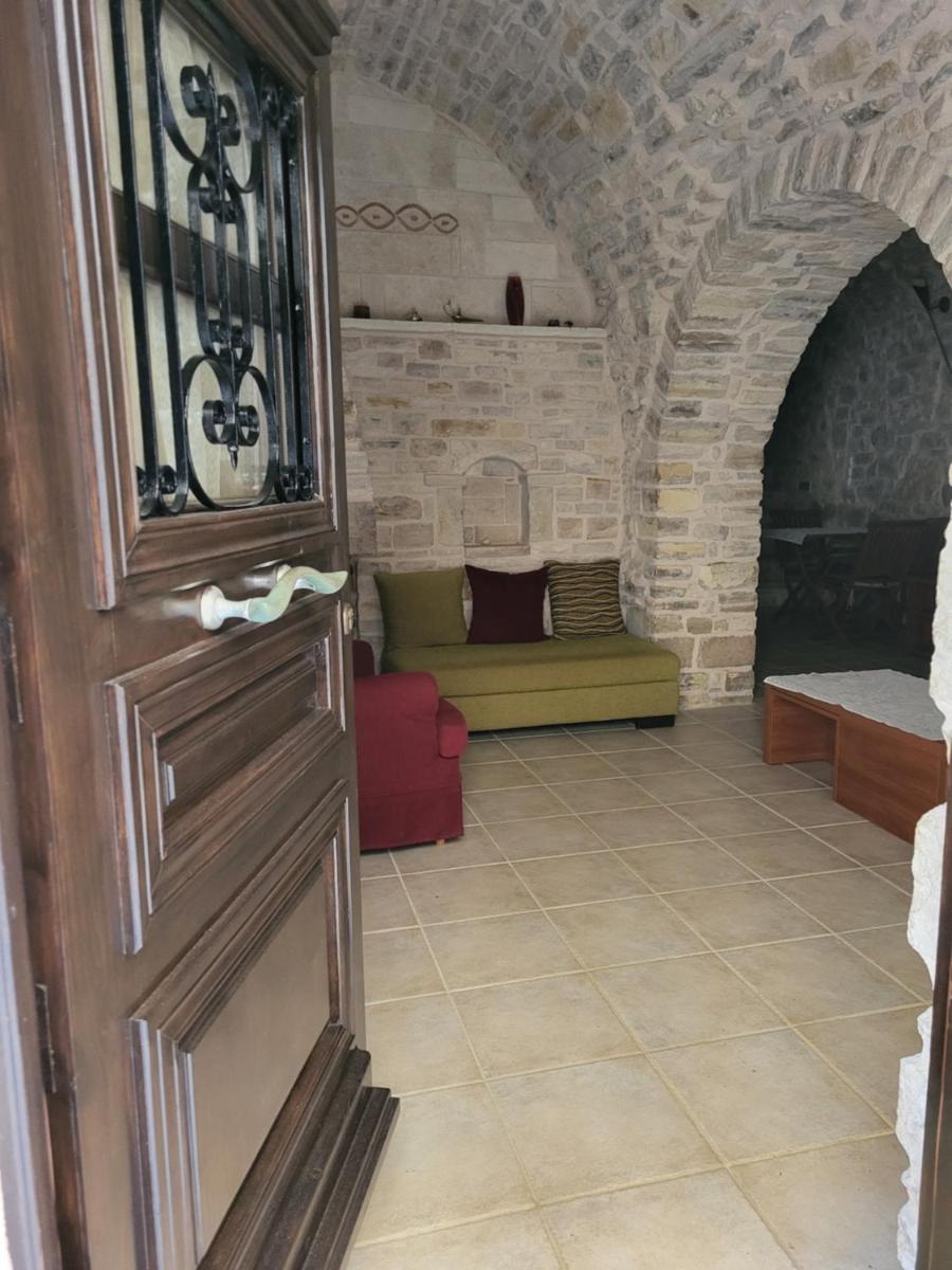 Traditional medieval Holiday House In Kalamoti - Housity