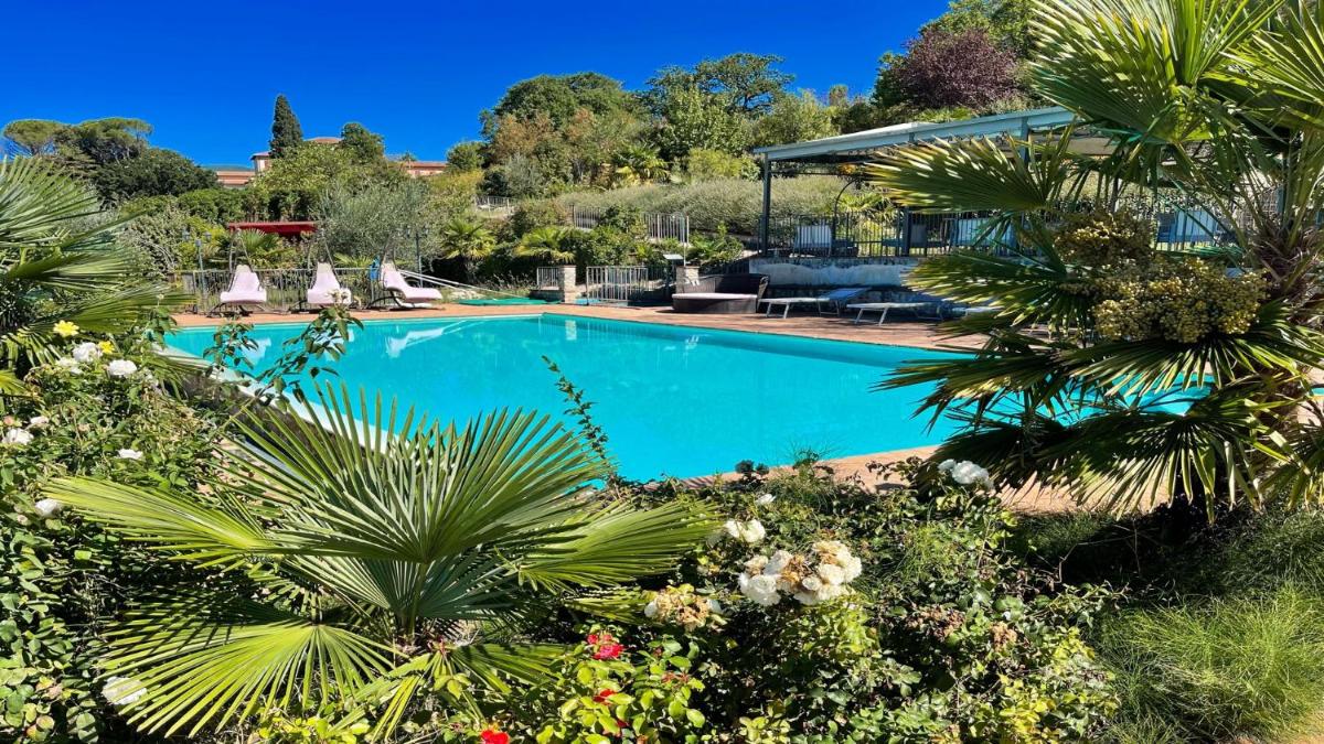 Suitetrails - Spoleto Poolside-Apt 2Spoleto centre 07 kmssleeps 4Wifiaircon