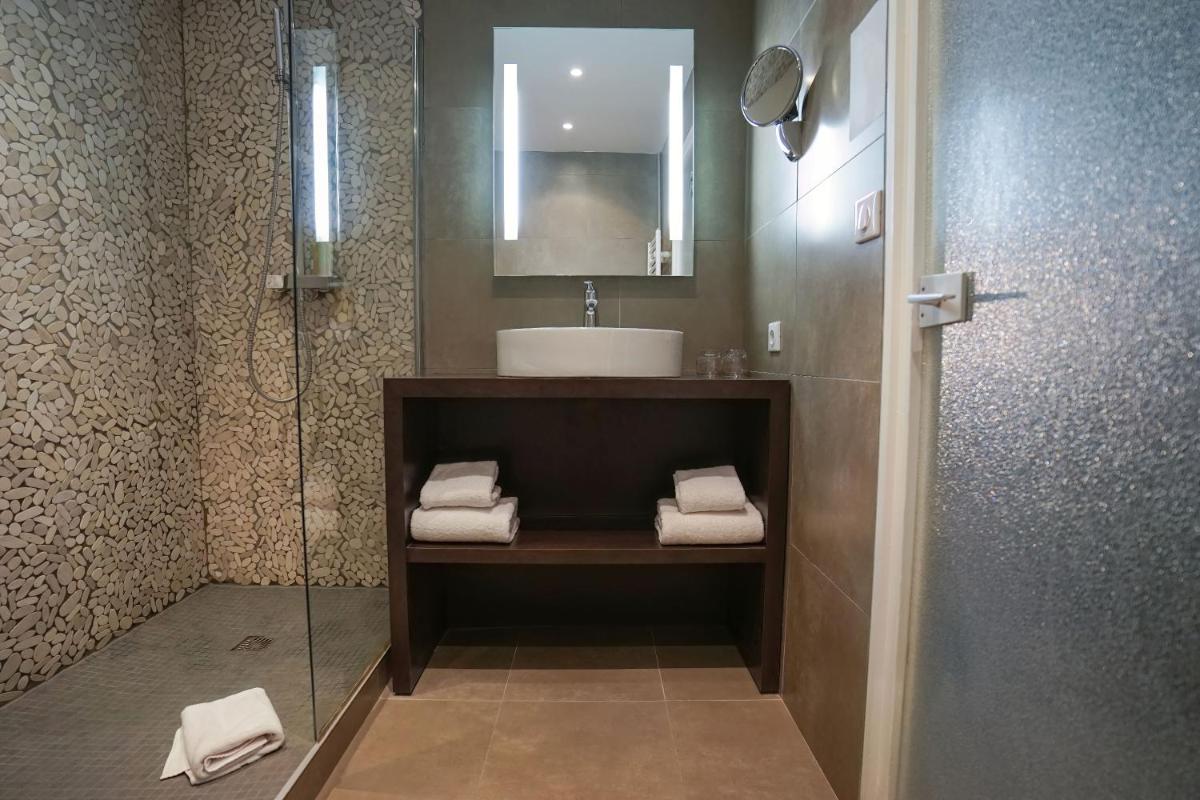 Salle de bains dans l'établissement Quintessia