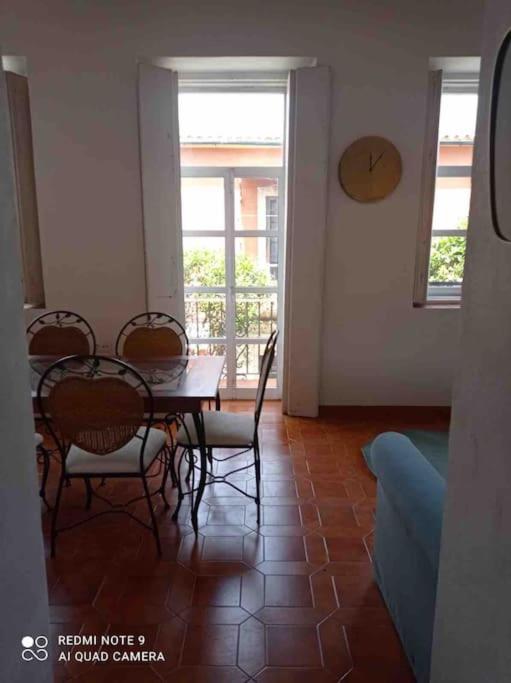 Gran casa con balcón en centro histórico - Housity