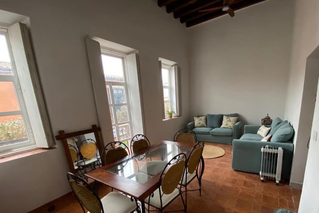 Gran casa con balcón para grupos en centro histórico - Hizvo
