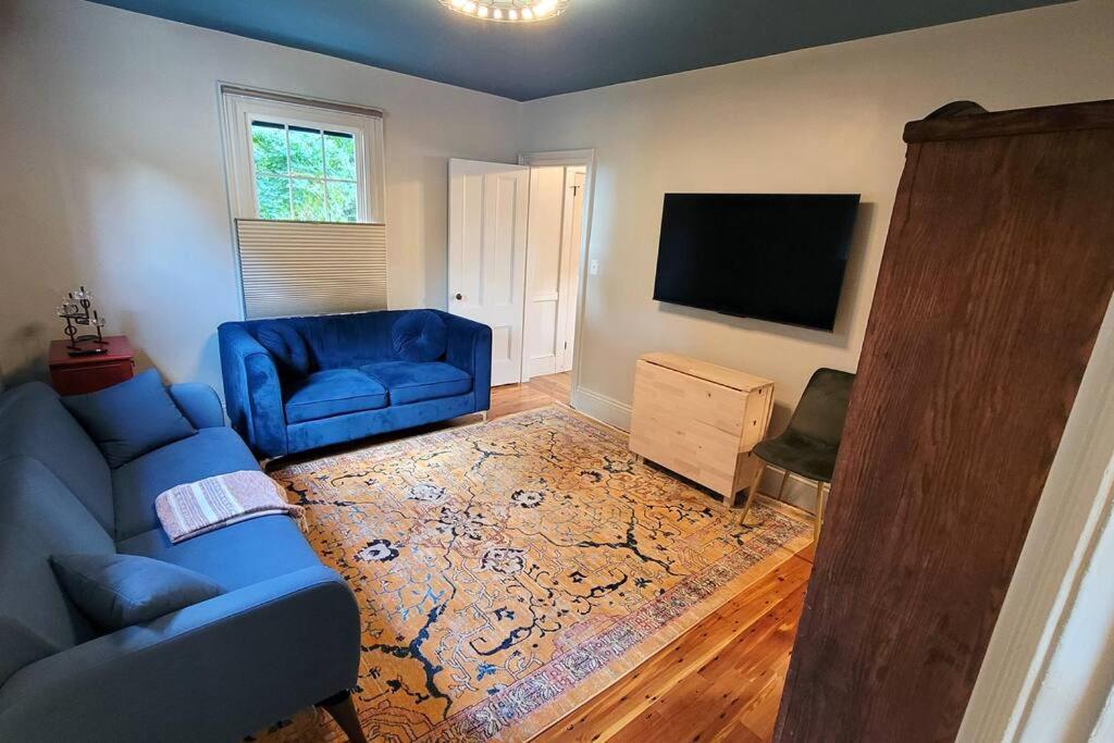 Suitetrails - Newly Restored 2 Bedroom in Historic North Salem