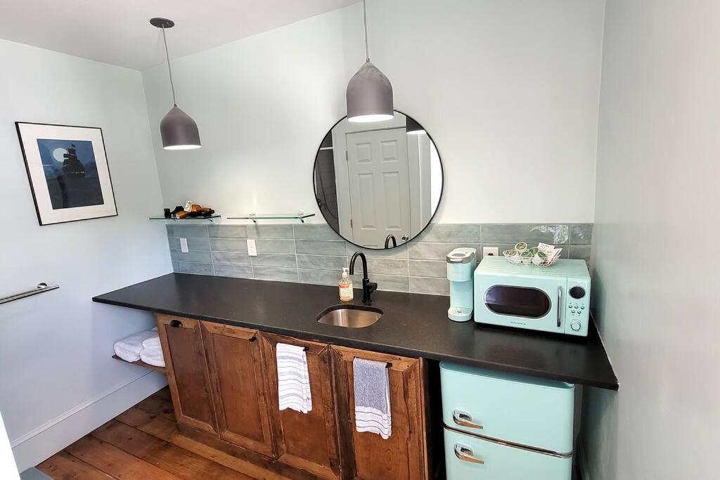 Suitetrails - Newly Restored 2 Bedroom in Historic North Salem