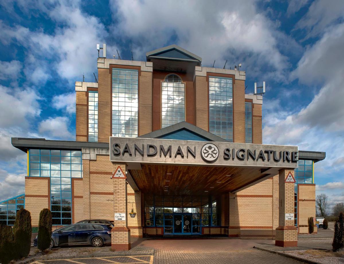 Sandman Signature London Gatwick Hotel - Housity