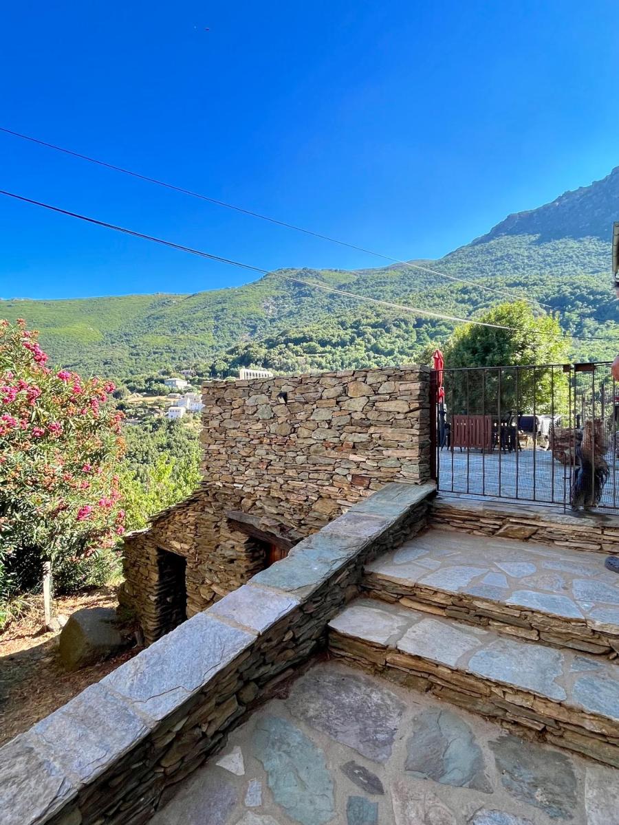 Appartement dans maison de village vue mer - Housity
