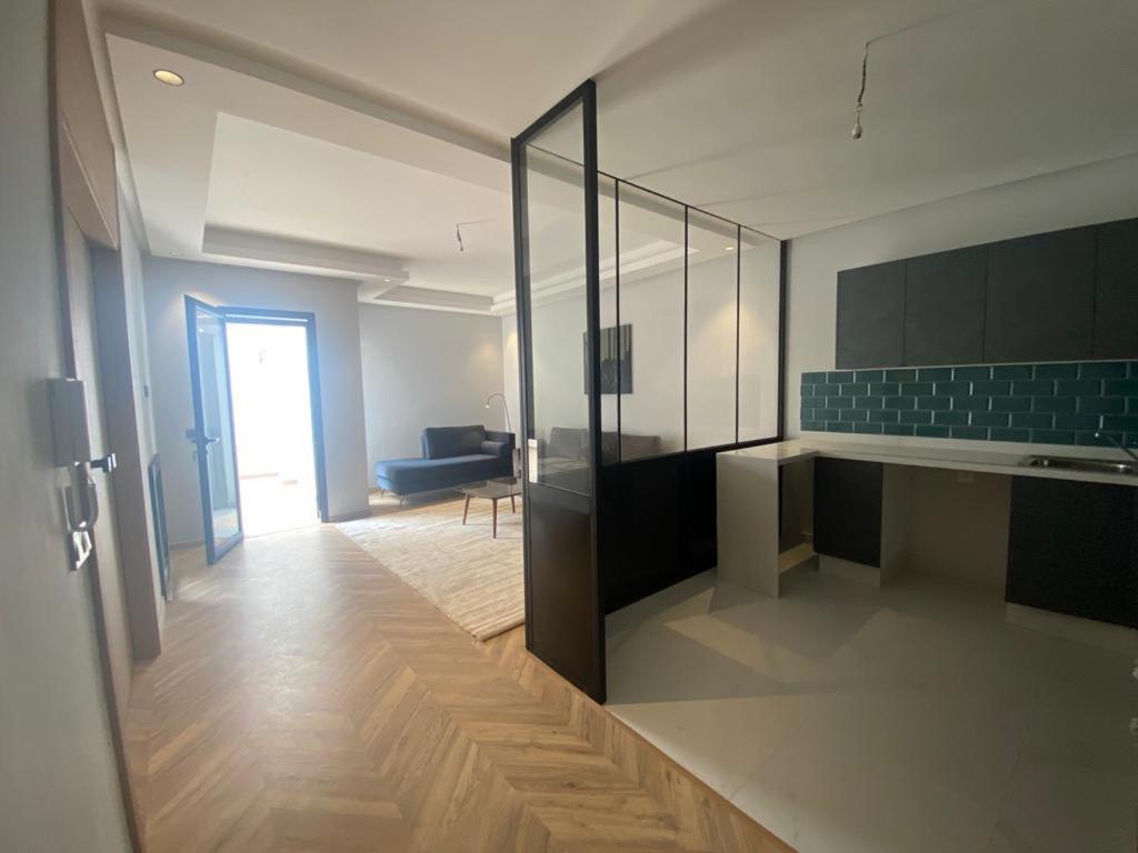 Spacious NEW 1-bedroom unit in DOWNTOWN w Terrace and free Parking - Housity