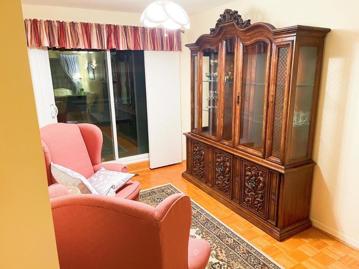 Beautiful private bedroom in a house - Housity