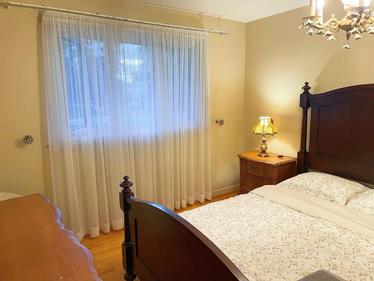 Beautiful private bedroom in a house - Housity
