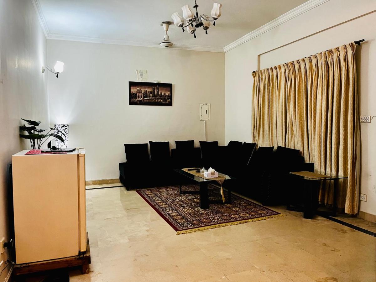Suitetrails - Luxurious 1 BHK Apartment: Netflix + YouTube