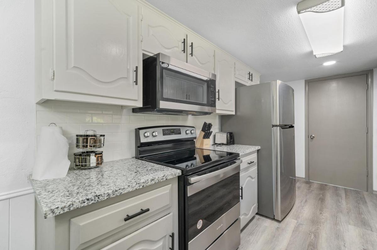 Modern 4 BR Gem near Frisco w Pool Table - Housity