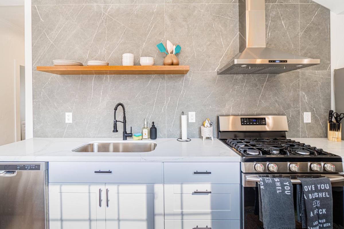 Stylish 2-Bedroom walking distance to Downtown - Housity