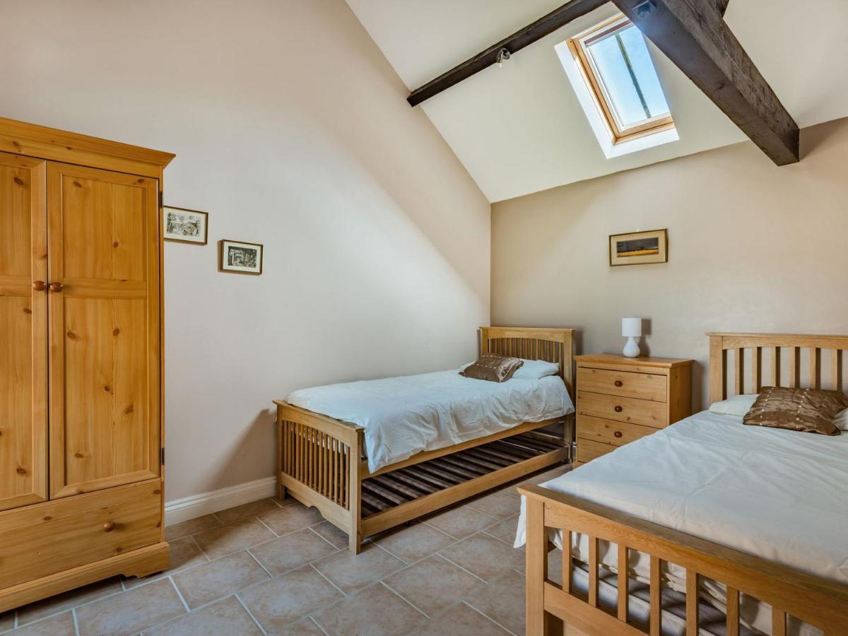 2 Brick Kiln Barns-UKC4317 - Housity
