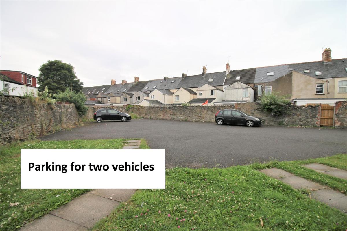 Thesiger Court Apartments - Free Private Parking - by Property Promise - Housity