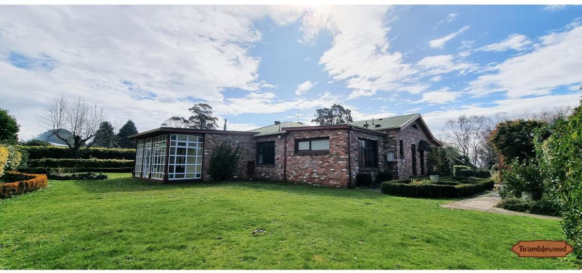 Bramblewood Historical Family Homestead - Housity