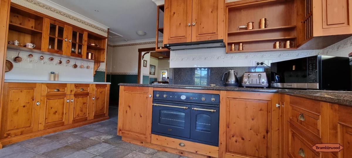 Bramblewood Historical Family Homestead - Housity