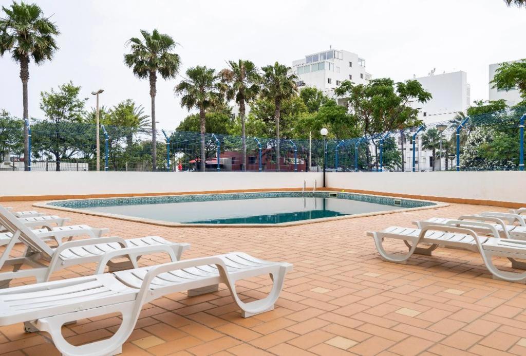 Quarteira beach house - Housity