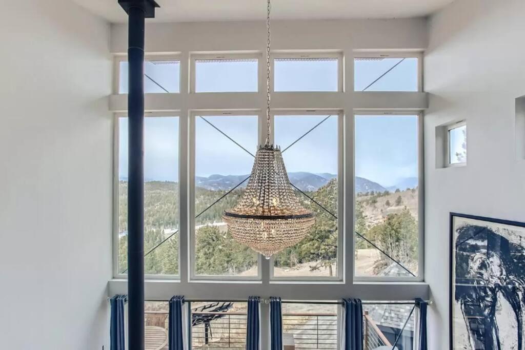 Off-grid Masterpiece Cabin W/ Breathtaking View - Housity