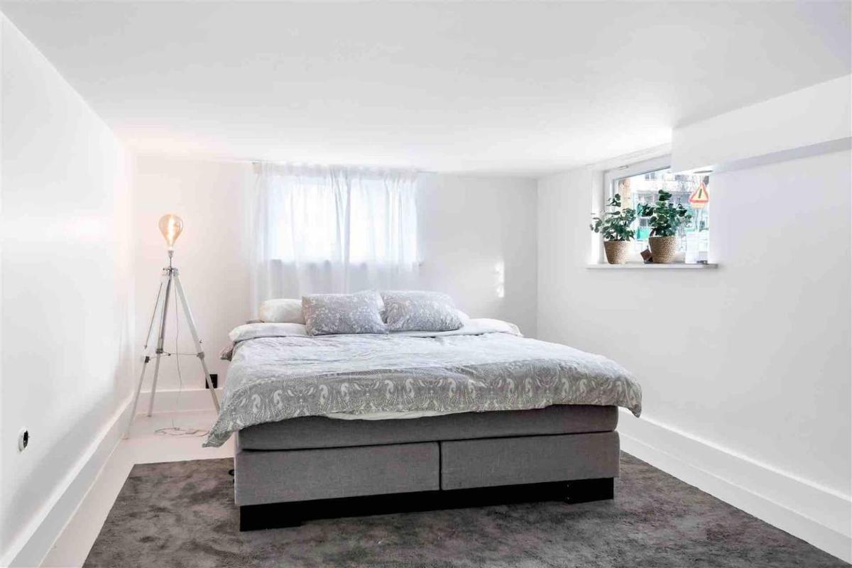 Luxurious & Cozy 2 Train Stops to City King Beds - Housity