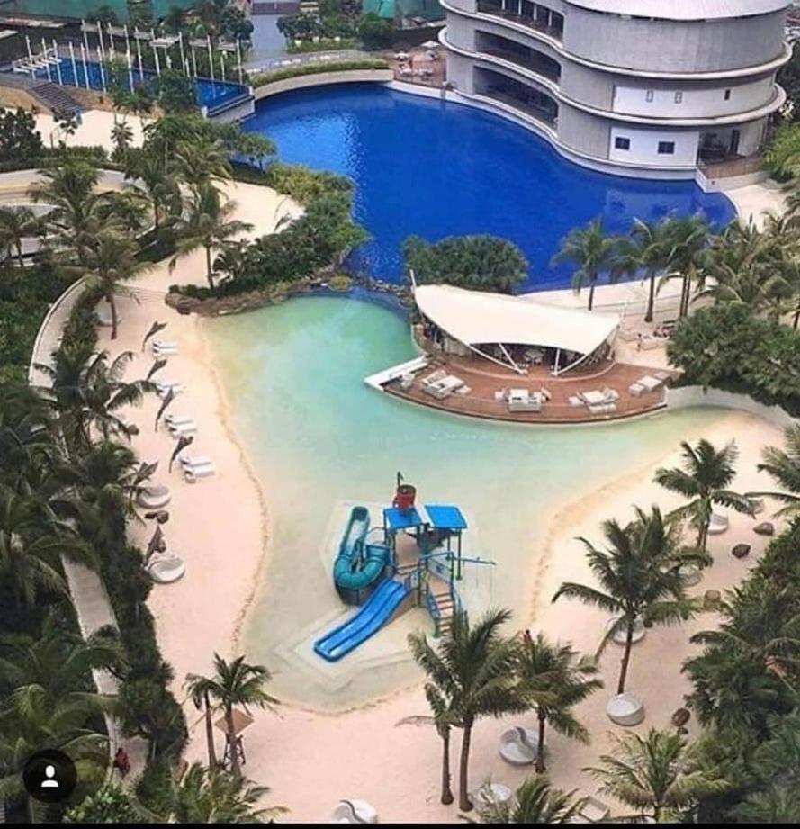 Cozy 1BR w/ Balcony at AZURE - Housity