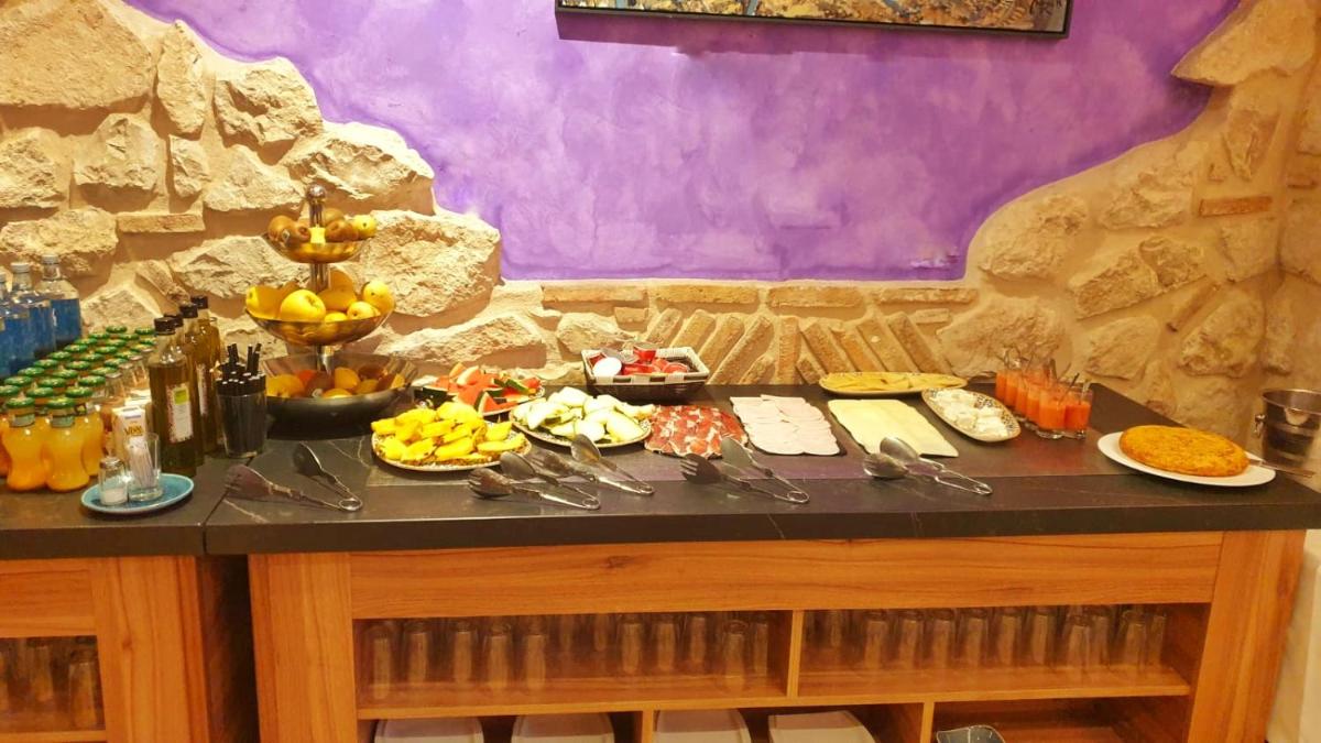Comida en o cerca de este hotel