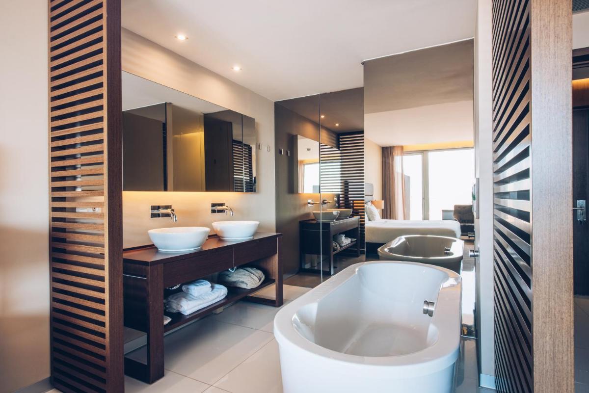 Uma casa de banho em Iberostar Selection Lagos Algarve