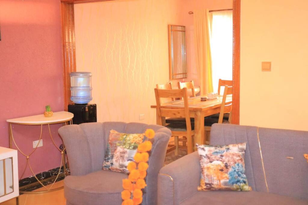 The Glamour Houses: Luxury 2 bedroom with Patio. - Housity