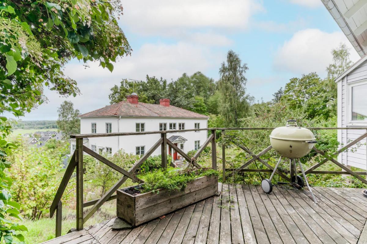 Architect-designed house in Jarna with fantastic views - Housity